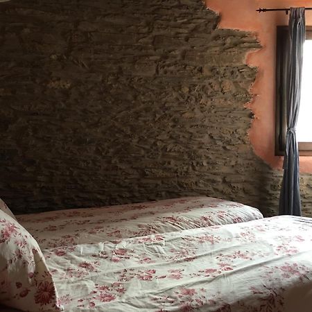 Lo Paller De Roc Montescladó Стая снимка