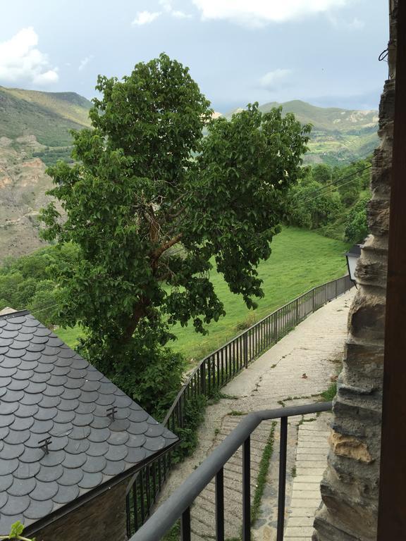 Lo Paller De Roc Montescladó Стая снимка